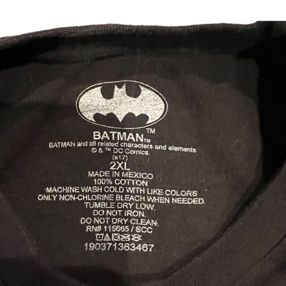 DC Comics Batman Shirt Mens XXL Black Short Sleeve Red Logo Silver Bats Graphic - Picture 8 of 8
